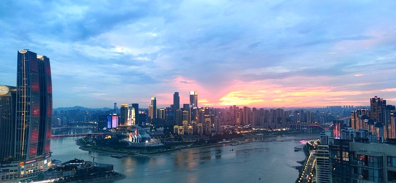 渝中半岛两江交汇暮色 · Chongqing Peninsula at Dusk