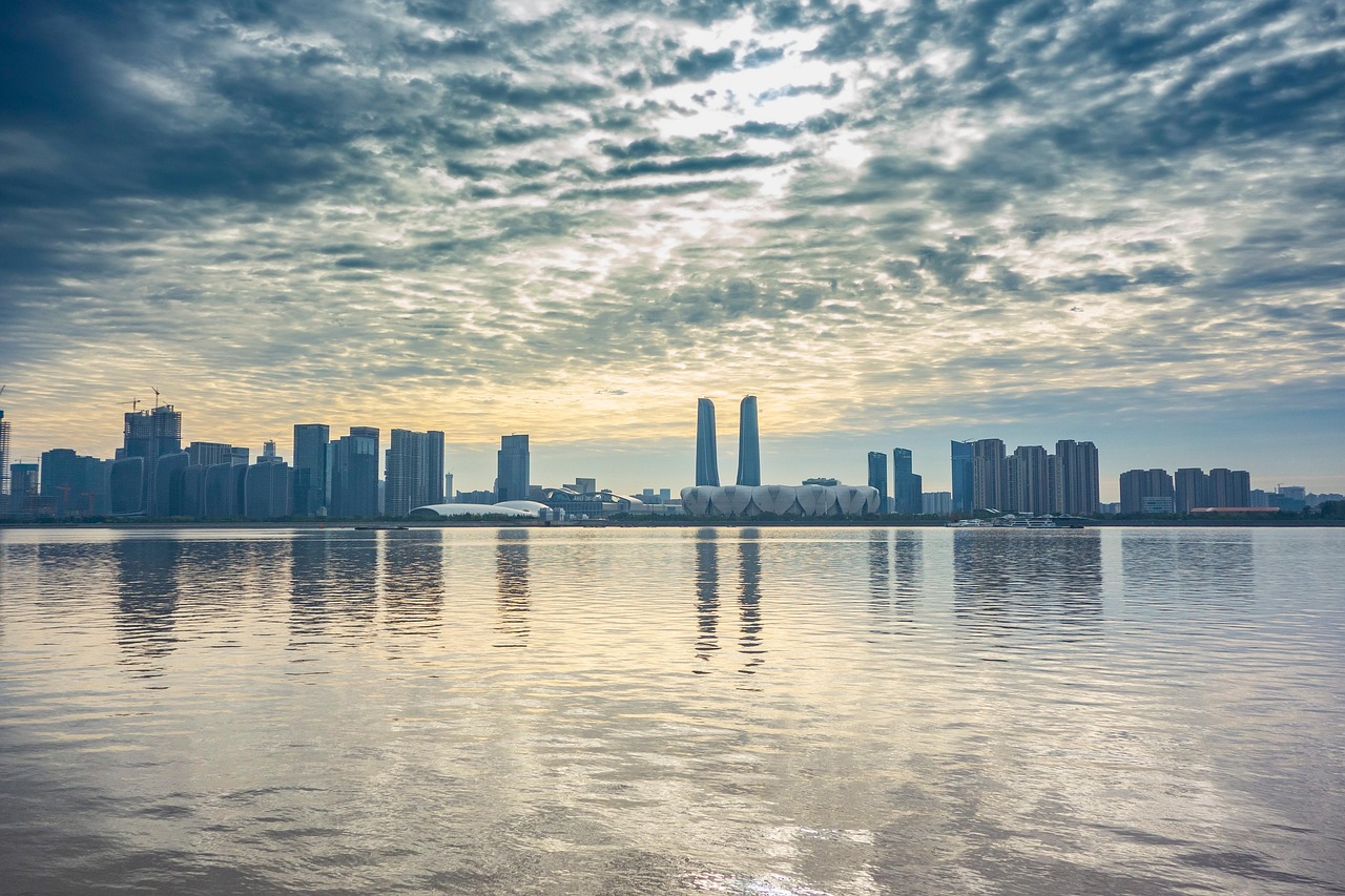 钱江新城与城市天际线 · Qianjiang New City Skyline