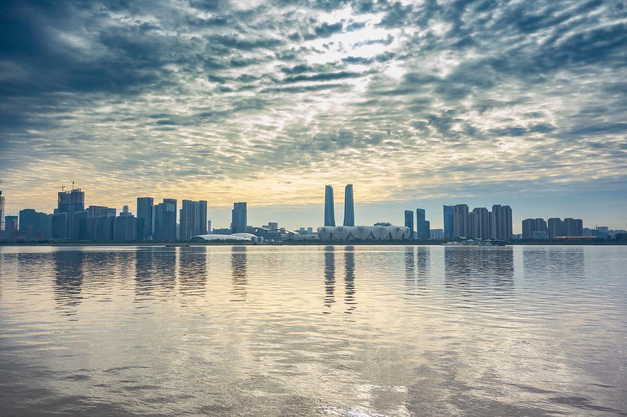 钱塘江畔CBD · Qianjiang CBD Skyline