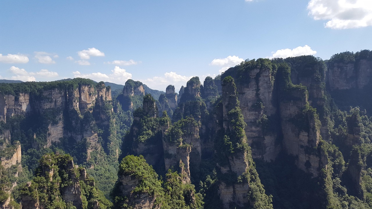 峰林云海 · Sea of Clouds over the Pillars