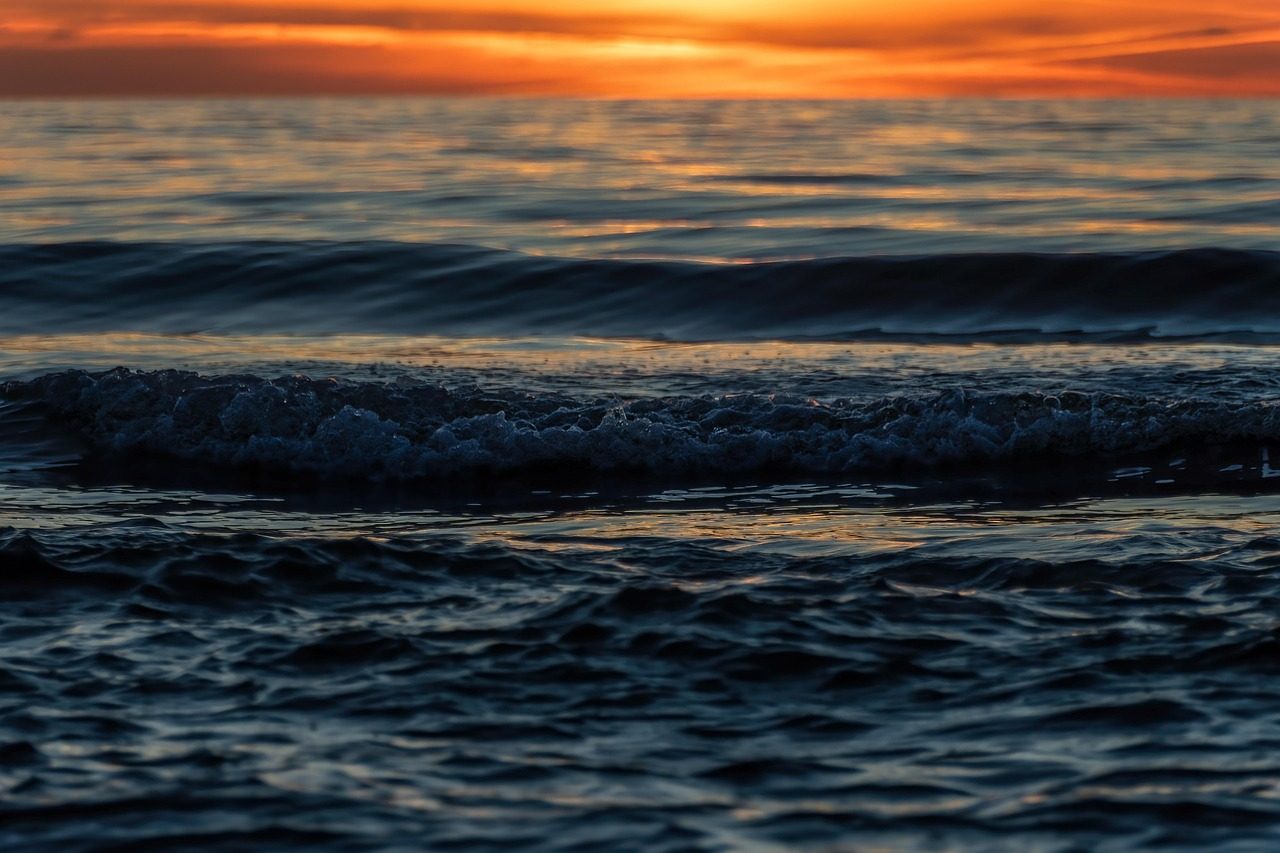 暮色海浪 · Evening Surf