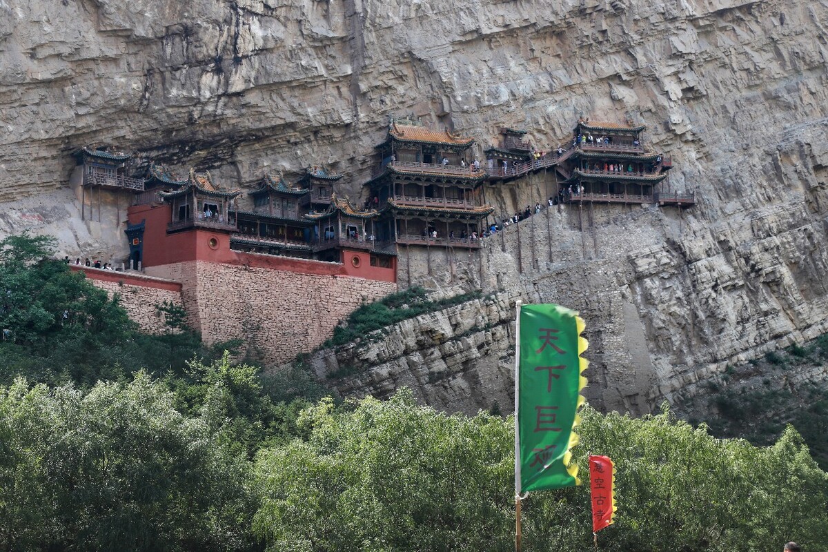 悬空寺 · The Hanging Temple