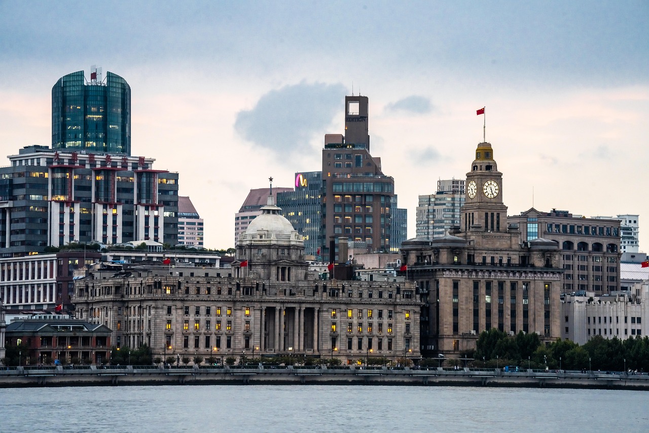 外滩万国建筑群 · The Bund Historic Architecture